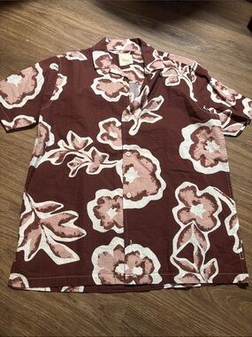 NWT Men's Common People Floral Short-Sleeve Button Shirt - Maroon/Pink M
